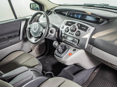 Renault Megane 1.5 dCi MT (106 л. с.)