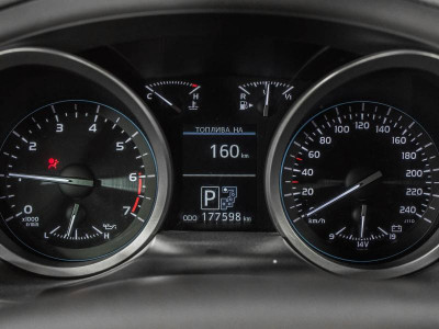 Toyota Land Cruiser 4.6 AT 4WD (7 мест) (309 л. с.)
