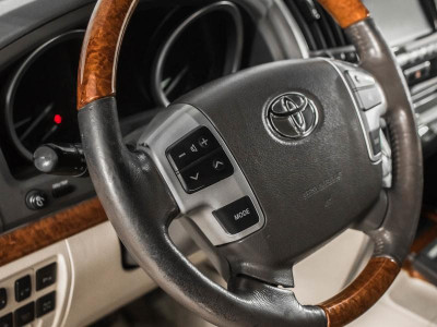 Toyota Land Cruiser 4.6 AT 4WD (7 мест) (309 л. с.)
