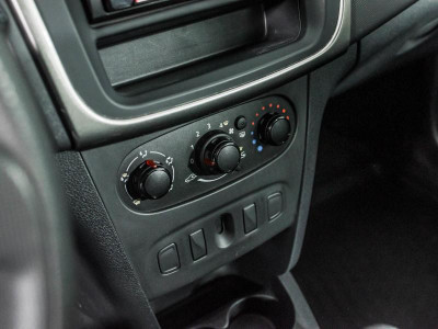 Renault Logan 1.6 MT (82 л. с.)
