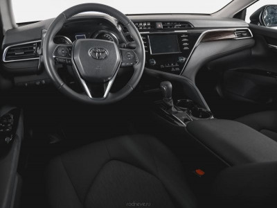 Toyota Camry 2.5 AT (181 л.с.)