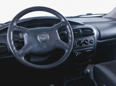 Plymouth Neon 2.0 AT (132 л.с.)