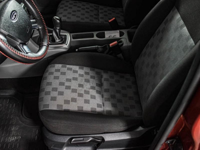 Ford Focus 1.6 MT (101 л. с.)