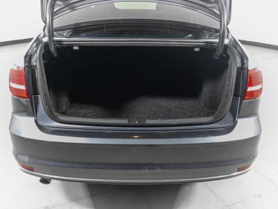 Volkswagen Jetta 1.6 MPI MT (105 л. с.)