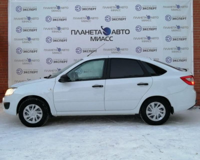 LADA Granta лифтбек 1.6 8кл MT (87 л. с.)