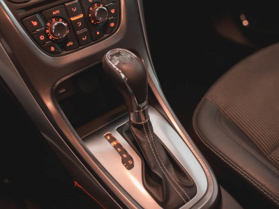 Opel Astra 1.4 Turbo AT (140 л. с.)