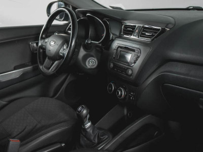 Kia Rio 1.4 MT (107 л. с.)