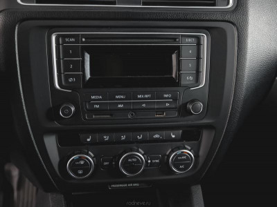 Volkswagen Jetta 1.4 TSI MT (122 л. с.)