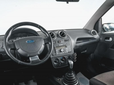 Ford Fiesta 1.6 MT (99 л. с.)