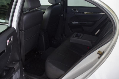 Geely Emgrand EC7 1.8 MT (126 л. с.)