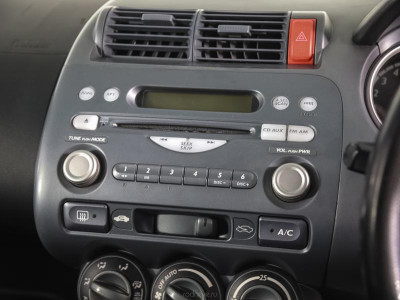 Honda Fit 1.3 CVT (86 л. с.)