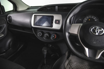 Toyota Vitz 1.3 CVT (94 л. с.)