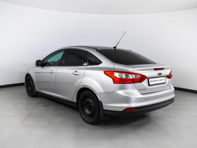 Ford Focus 1.6 MT (105 л. с.)