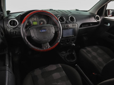 Ford Fusion 1.4 MT (80 л. с.)