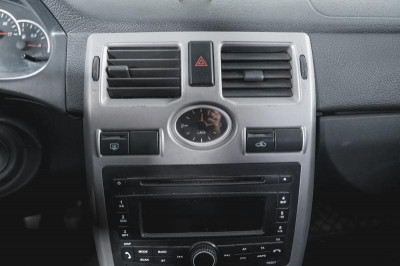 LADA Priora 1.6 MT 16 кл (Евро-3) (98 л. с.)