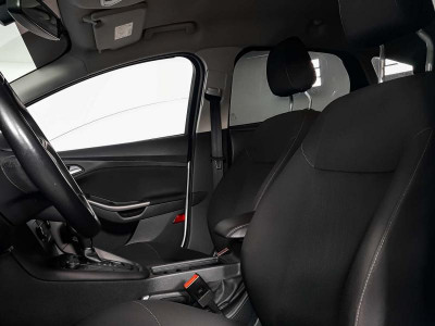 Ford Focus Хетчбэк 1.6 Ti-VCT PowerShift (125 л. с.) White and Black