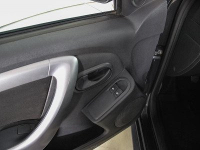 Renault Duster 1.6 MT 4x4 (102 л. с.)