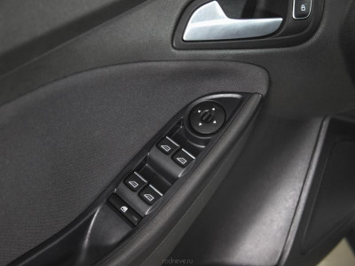 Ford Focus Хетчбэк 1.6 Ti-VCT MT (125 л. с.)