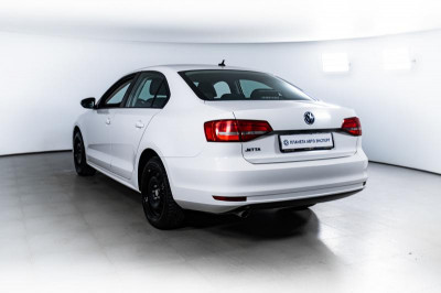 Volkswagen Jetta 1.6 MPI AT (105 л. с.)