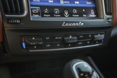 Maserati Levante 3.0 V6 AT (350 л.с.)