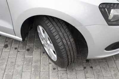 Volkswagen Polo 1.6 Tiptronic (105 л. с.)