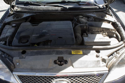 Ford Mondeo 1.8 MT (125 л. с.)