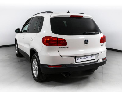 Volkswagen Tiguan 1.4 TSI BlueMotion MT (122 л. с.)