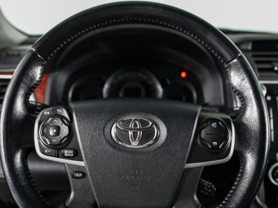 Toyota Camry 2.5 AT (181 л. с.)