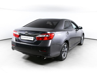 Toyota Camry 2.5 AT (181 л. с.)