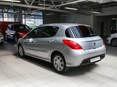 Peugeot 308 1.6 AT (120 л. с.)