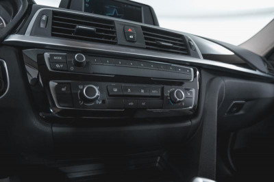 BMW 3 серия 320i AT (184 л. с.)
