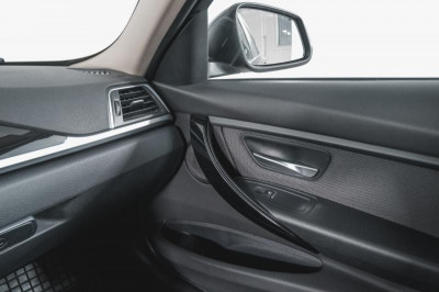 BMW 3 серия 320i AT (184 л. с.)