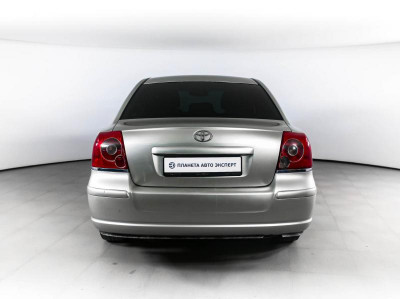 Toyota Avensis 1.8 MT (129 л. с.)