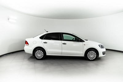 Volkswagen Polo 1.6 MPI AT (110 л. с.)