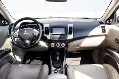 Mitsubishi Outlander 3.0 AT 4WD (220 л. с.)