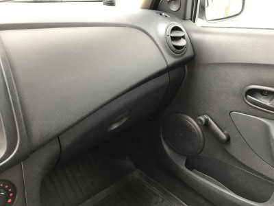Renault Logan 1.6 MT (82 л. с.)
