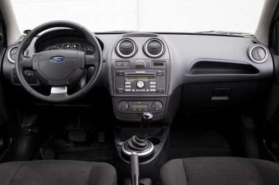 Ford Fiesta 1.4 AT (80 л.с.)