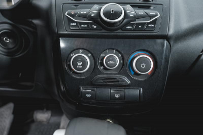 LADA Kalina хэтчбек 1.6 AT 16кл (98 л. с.)