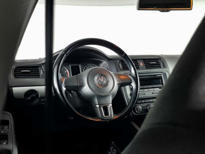 Volkswagen Jetta 1.4 TSI DSG (122 л. с.)